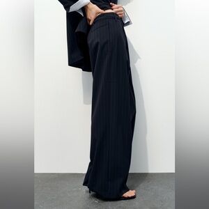 SOLLLDDD
Zara pleaded wide leg pant